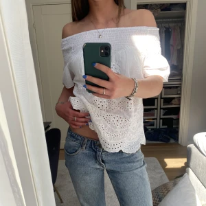 Off shoulder topp - Så himla söt topp som är perfekt nu till sommaren!!! Jättebra skick❤️❤️❤️