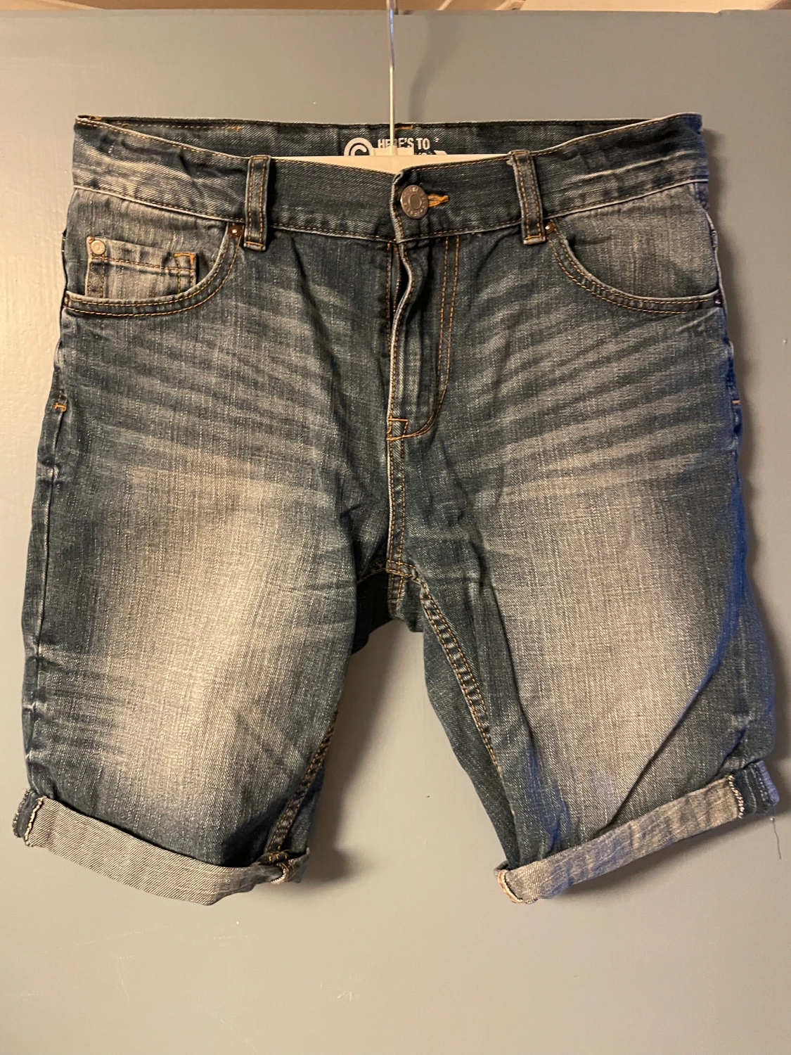 Blåa jeansshorts 