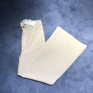 Designers, remix jeans  - Helt oanvända jeans med prislappar kvar. De är modellen G Bellis Wide jeans, storlek 12. Inköpspris 1750 kr. 