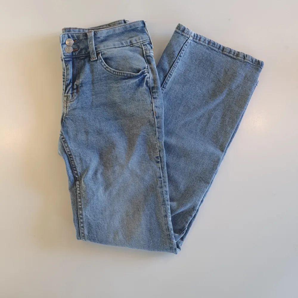 Hm Divided Jeans Low Waist Flared. Nyskick Storlek: 36  . Jeans & Byxor.