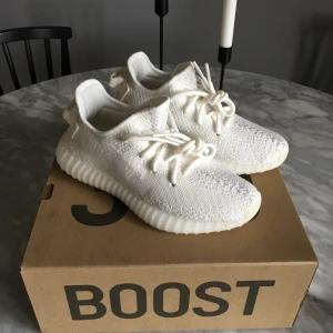 Yeezy sneakers  - Yeezy sneakers i fint skick. Ingen orginalkartong medföljer