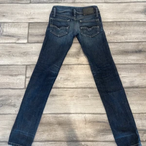 Diesel jeans  - Säljer dessa ursnygga lågmidjade dieseljeans med raka ben då dom inte kommer till nån användning❣️Pris kan diskuteras 