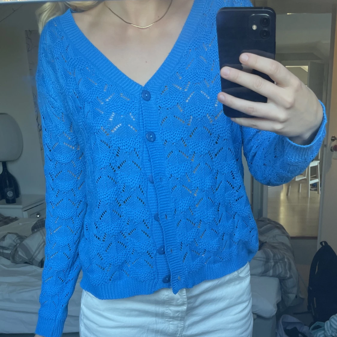 Blå stickad kofta