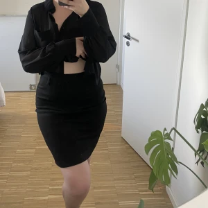 Kjol - Tight kjol. Aldrig använd