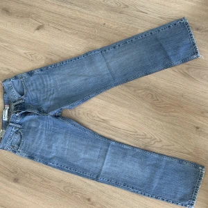 Vintage levis 514 - Jättefina levis 514 som tyvärr är för små för mig, otroligt snygg tvätt och väldigt bra skick, pris kan diskuteras 