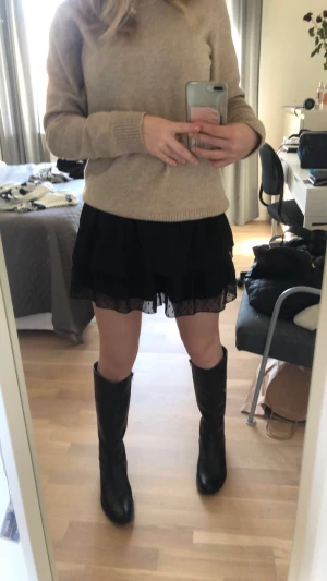 Volangkjol - Volangkjol från ginatricot som nu är slutsåld. Original pris 270kr.