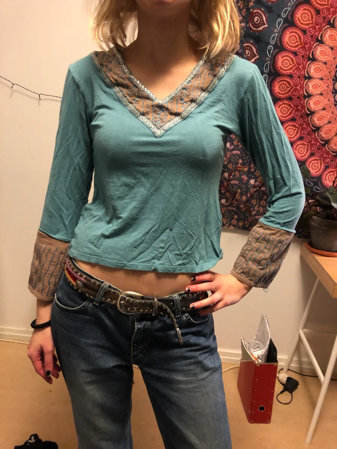 Tröja med utsvängda ärmar