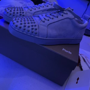 Christian loubetin - Helt nya knappt använda  Inga taggar har lossnat  Inga defekter cond 10/10 Endast seriösa köpare äkthetsbevis finns