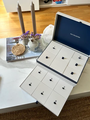 Muli Collection - Muli Collection adventskalender GULD, kalendern har 12 luckor med väldigt fina guld smycke.  Allt från halsband, armband och ringar. ( Har även annonsen på andra iställe).