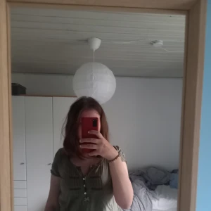 Odd molly - Suåer fin grön/oliv grön odd milly tröja. Den är i hötte fin skickoc har en jätte söt logga på sig (se bild 3) 