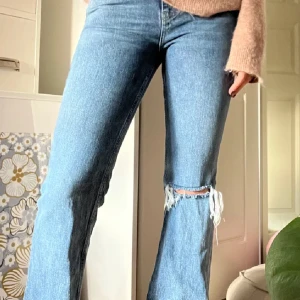 Full legnht flare - Gina tricot jeans i modellen ”full legnht flare” i väldigt bra skick!💌