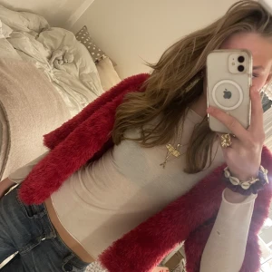 Röd trekvartsärmad kofta - Röd trekvartsärmad kofta😍