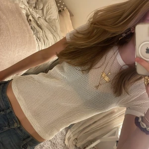 Festtopp - Cool T-shirt med hål!!!