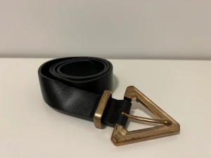 Skärp  - Skärp från asos. Rensar garderoben och bheövelgöra mig av med en del grejer så jag har alldeles för mycket! 