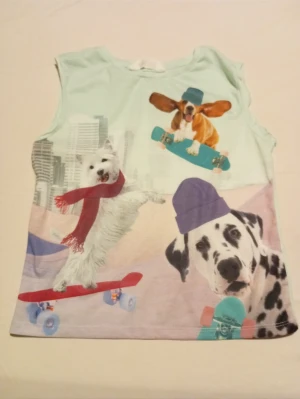 Topp/Linne i nyskick  - Barn linne i nyskick (endast provad)   Storlek: 134/140 Ca 8-10år  