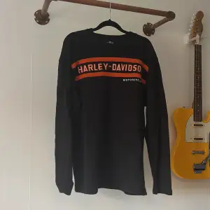 Svart/orange hd sweatshirt, perfekt skick 