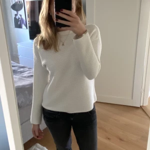 Tröja från hm - Fin tröja från hm, nyskick!! Storlek s💕