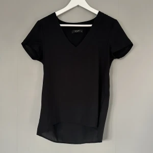 Tunn tshirt/blus - Använd - i fint skick 