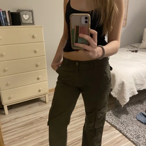 Cargo pants - Coola byxor från Gina Tricot. Använt en gång därför är de som i nyskick.🫶Säljer pga inte min stil.