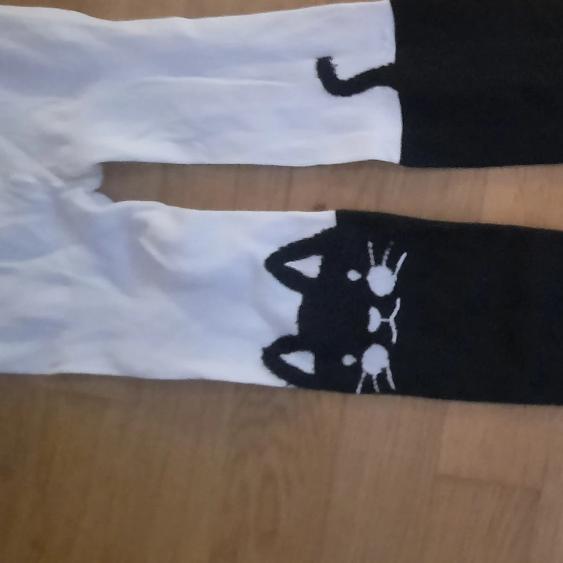 Oanvända strumpbyxor med katt - 90