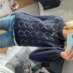 Stickad tröja - Supersnygg men använder inte så mycket tyvärr, sticks inte!!