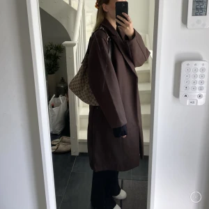 Kappa - Säljer denna kappa från Vero Moda i strl M, säljer för 400kr+frakt