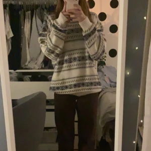 Grandpa sweater - Super snygg oversized vintrig/höstig sweater! Köpt secondhand men har inga defekter jag märkt!🫶