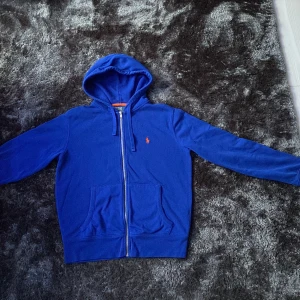 Polo zip hoodie - Skick 8/10, skriv om du har frågor.