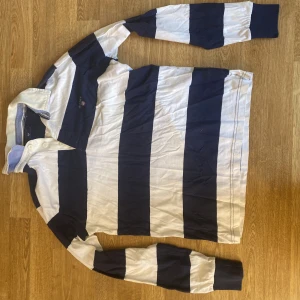 Randig gant tröja - Blå vit randig långärmad tröja från gant