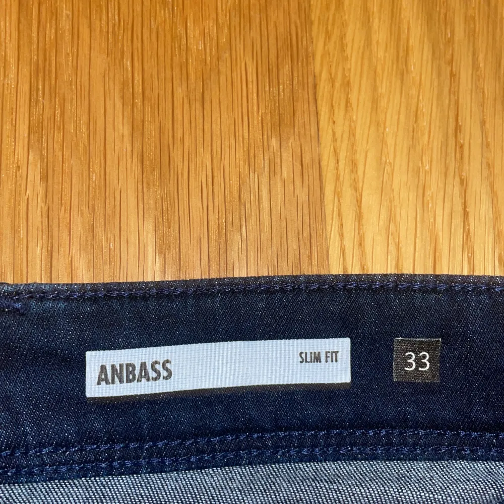 Fina Replay jeans som är använda fåtal gånger.   Modell: Anbass  Storlek: 33/32. Jeans & Byxor.