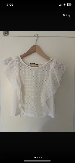 Blus  - Köptes från vinted men va för liten för mig därför säljer jag den 