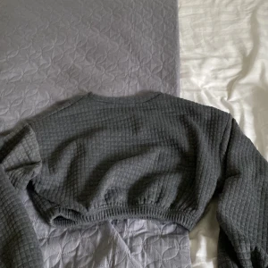 Mjukis set!  - Jag säljer detta jätte coola setet från shein, de är i hyfsat fin skick bara att de är ganska nopprigt! Byxorna är jätte stretchiga i midjan! Jätte mysigt nu till hösten! 