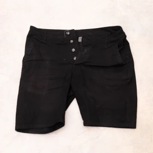 Asos shorts - Chinos shorts fran ASOS som knappt blivit använda. De är i fint skick och saknar skador