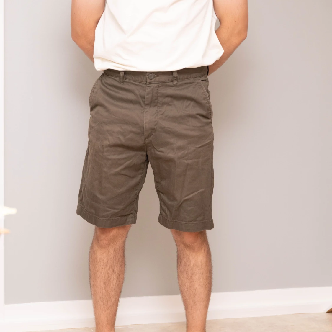 Khakifärgade shorts - 90