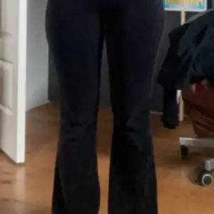 Ett par jätte sköna och snygga svarta mjukis byxor från Stay. Dom är nästan helt nya. Jag är 163 cm och brukar ha s/M 36/38 i byxor 