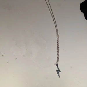 Halsband med blixt - Silver blixt halsband