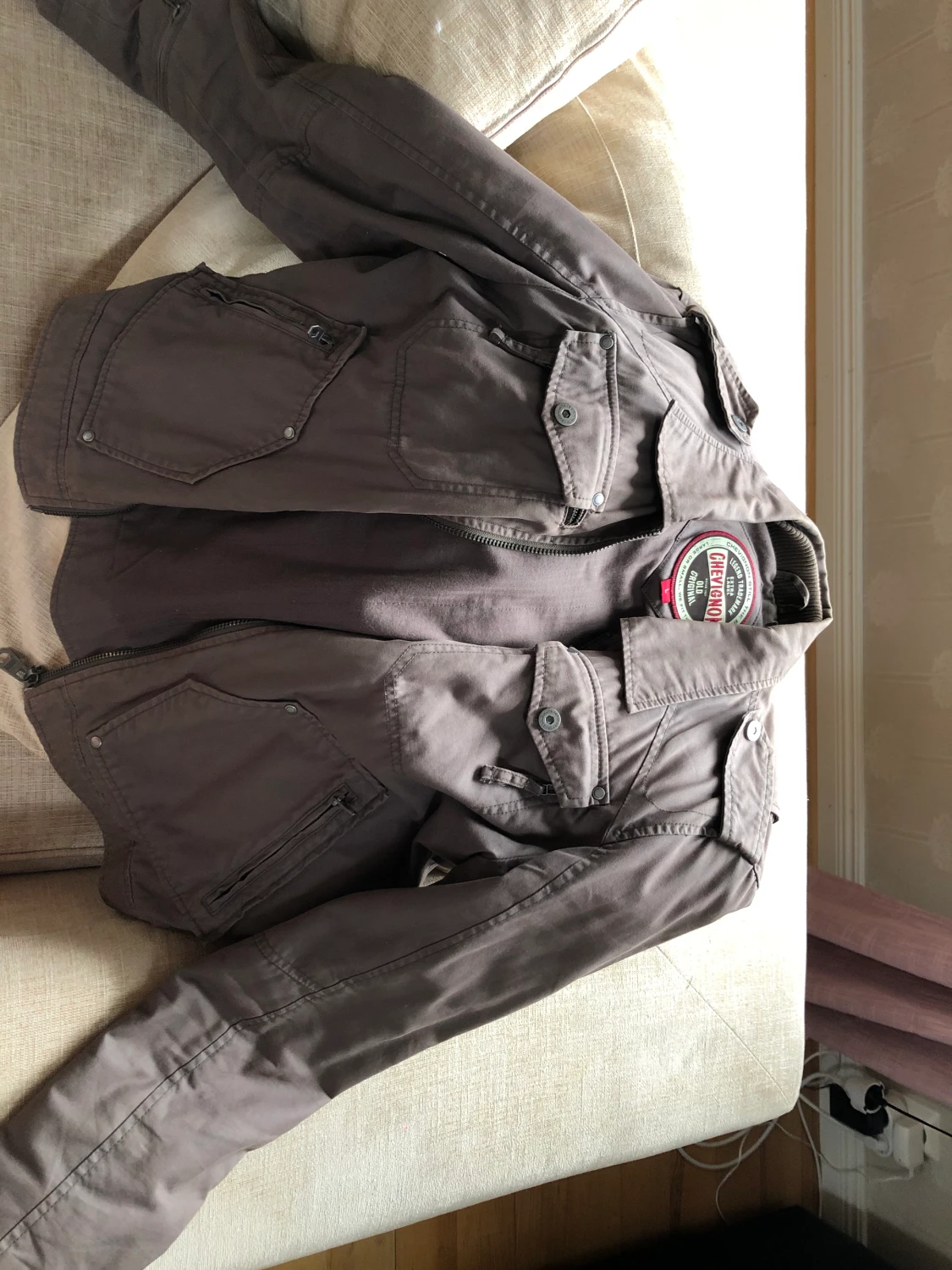 Brun Chevignon jacka