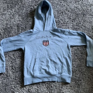 Gant hoodie - Skit snygg hoodie, bra kvalite och skick. 
