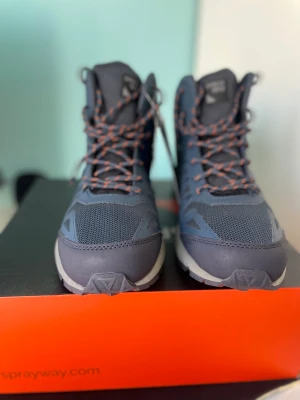 Vinterkängor  - Helt nya kängor i vattentät material.