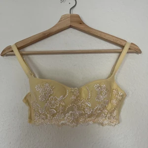 Bh - Gul bh från Ella may. Storlek 75A. Aldrig använd. 