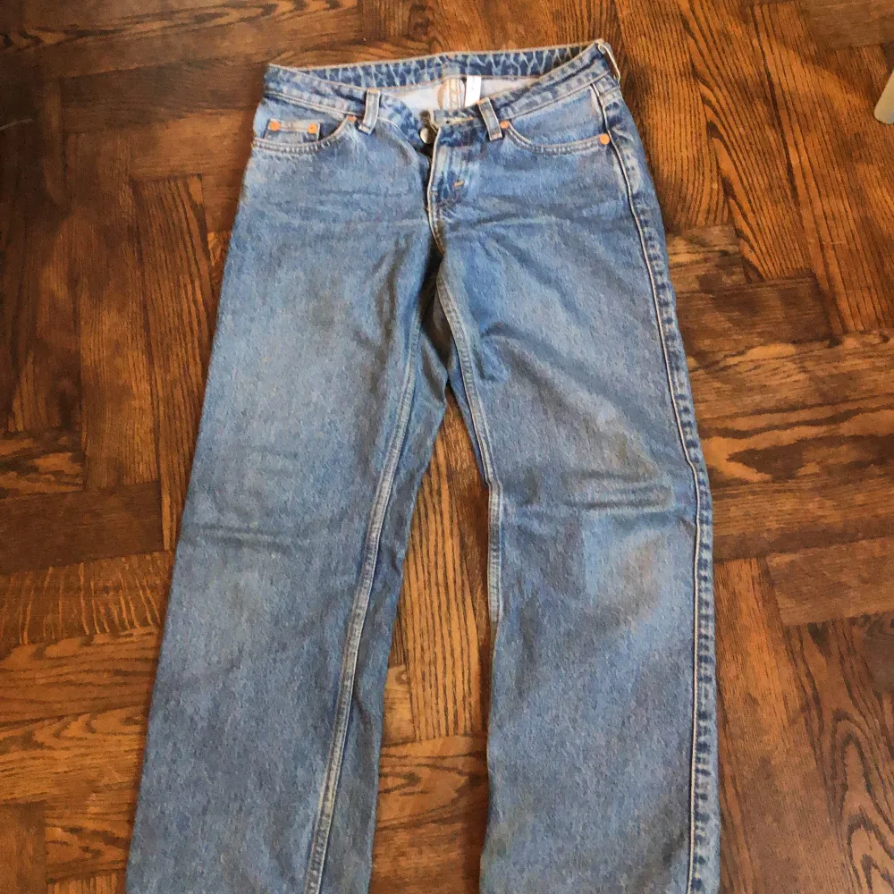 Weekday jeans i bra skick. Gillar inte riktigt dem längre . Jeans & Byxor.