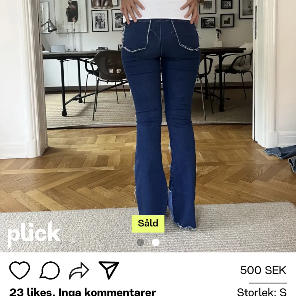 🙌🏼INTRESSEKOL🙌🏼Vädligt coola jeans! Midjemått:68-79 då strech  Innerbenet:79!  Inte mina bilder på jag köpte de här på Plick . Jeans & Byxor.