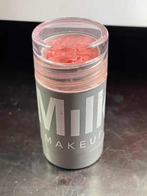 Milk blush - Ganska använd
