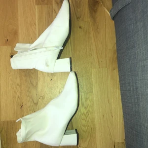 White boots  - Scratch marks on the inner part of the boot but otherwise they are nice 