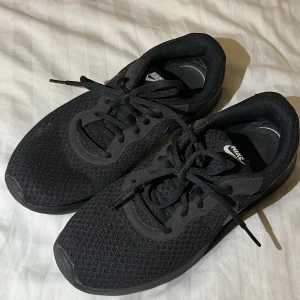 Gymskor/ Nike  - Använda ca 3 ggr, väldigt bra skick, tagit hand om dessa men behöver rensa.  Nypris: 879kr 