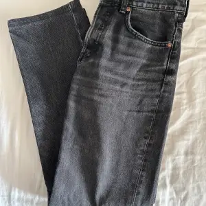 Grå/svart, raka zara jeans med medelhög midja 