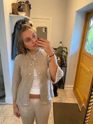 Trekvartsärmad kofta - Så snygg Trekvartsärmad kofta!! Supermysig nu till hösten💞💞