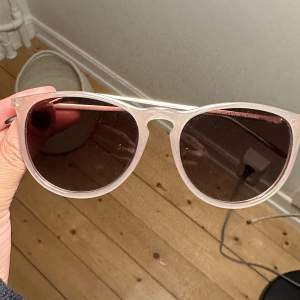 Säljer ett par solglasögon från prestige med ljusbrunt glas🤎