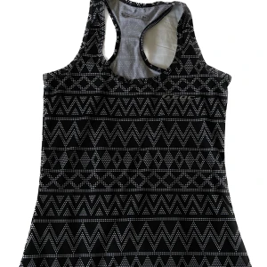 Träningslinne - Bra skick men kommer inte till användning längre tyvärr. Säljer mycket kläder nu då jag rensar min garderob🤍✨⭐️