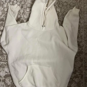 Bikbok hoodie - Säljer denna hoodien från Bikbok, då den används inte längre. Nypris 399, mitt pris 150. Passar S-M